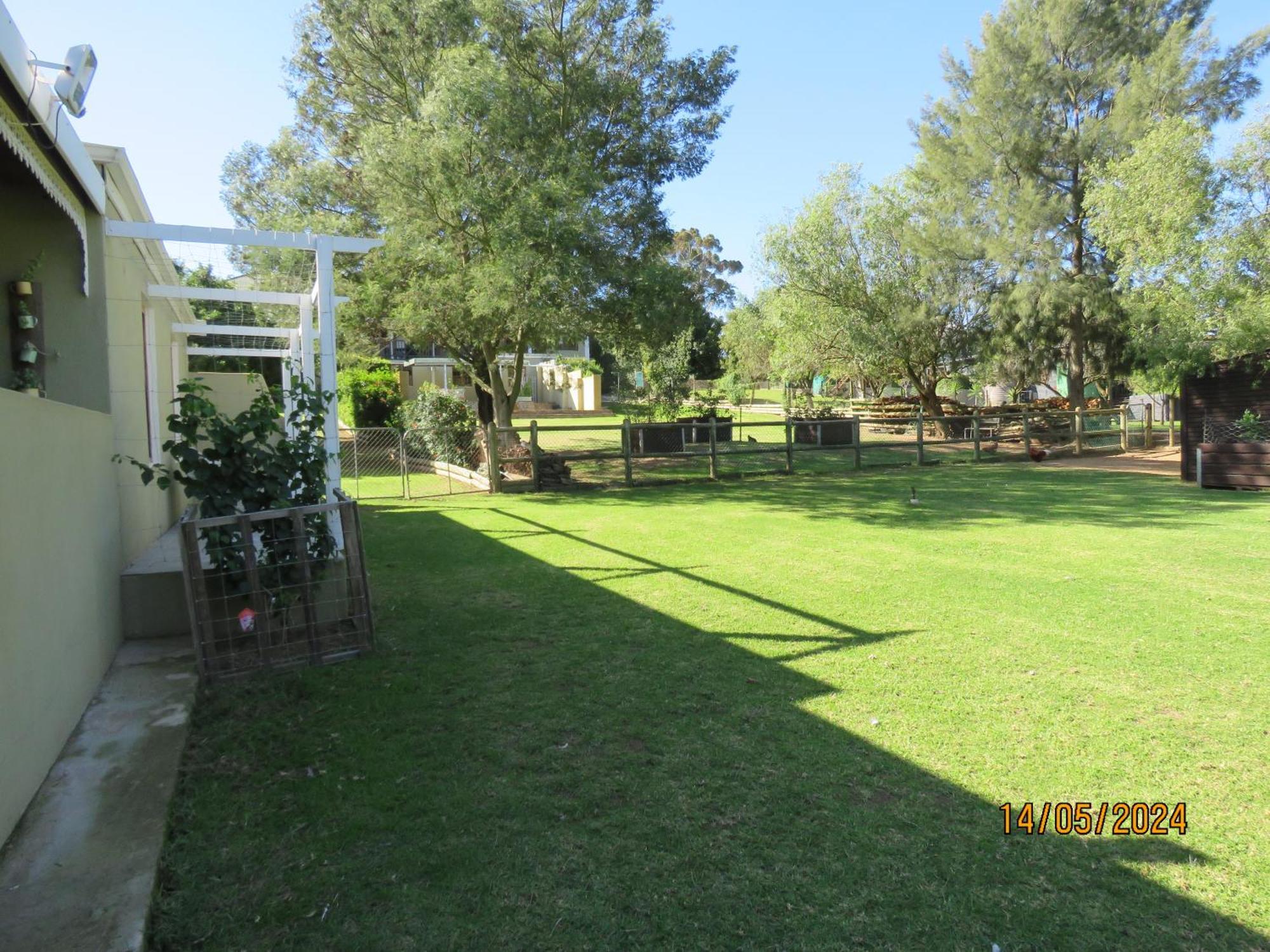Apartamento Town And Country Caledon Exterior foto