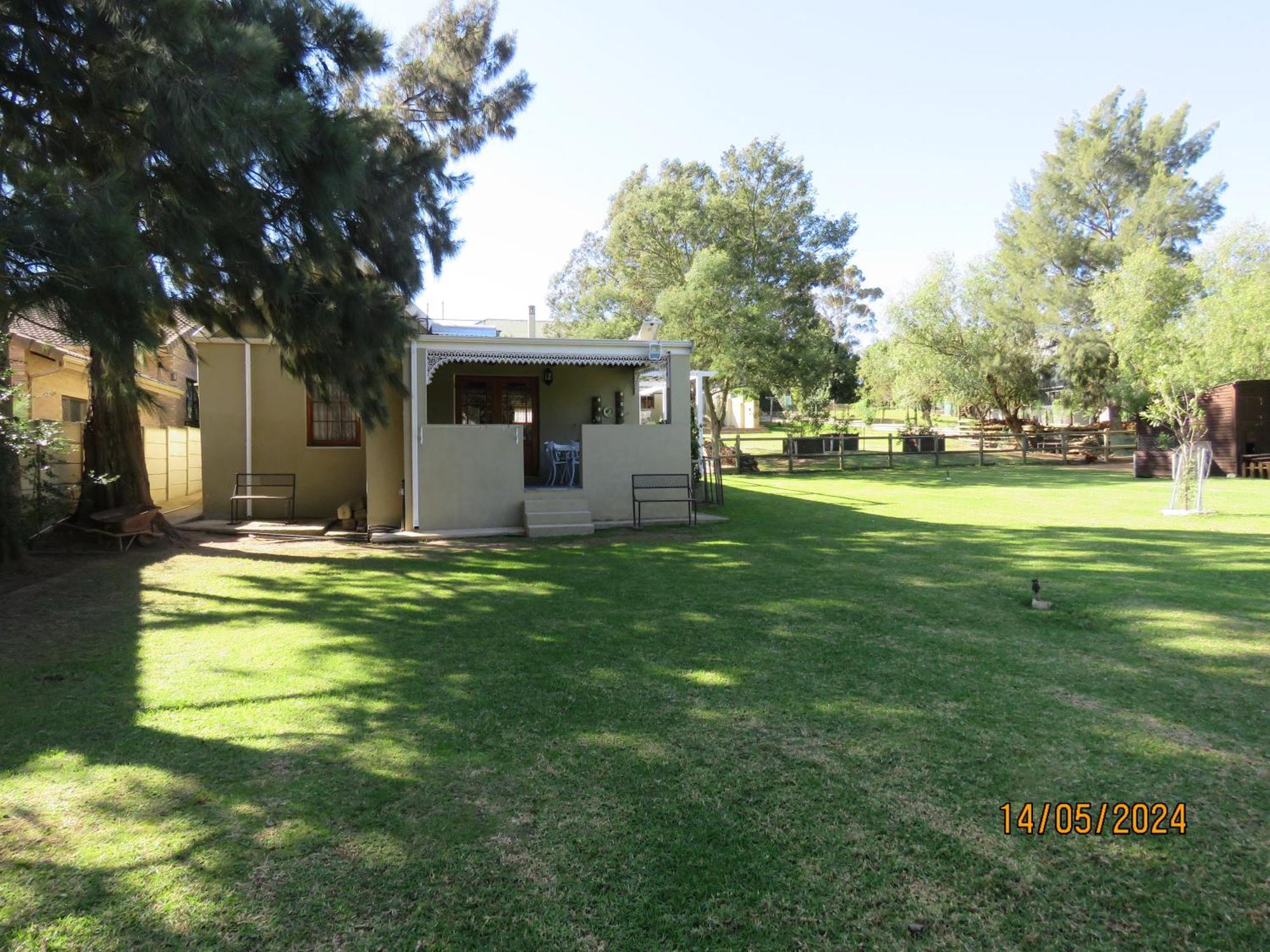 Apartamento Town And Country Caledon Exterior foto